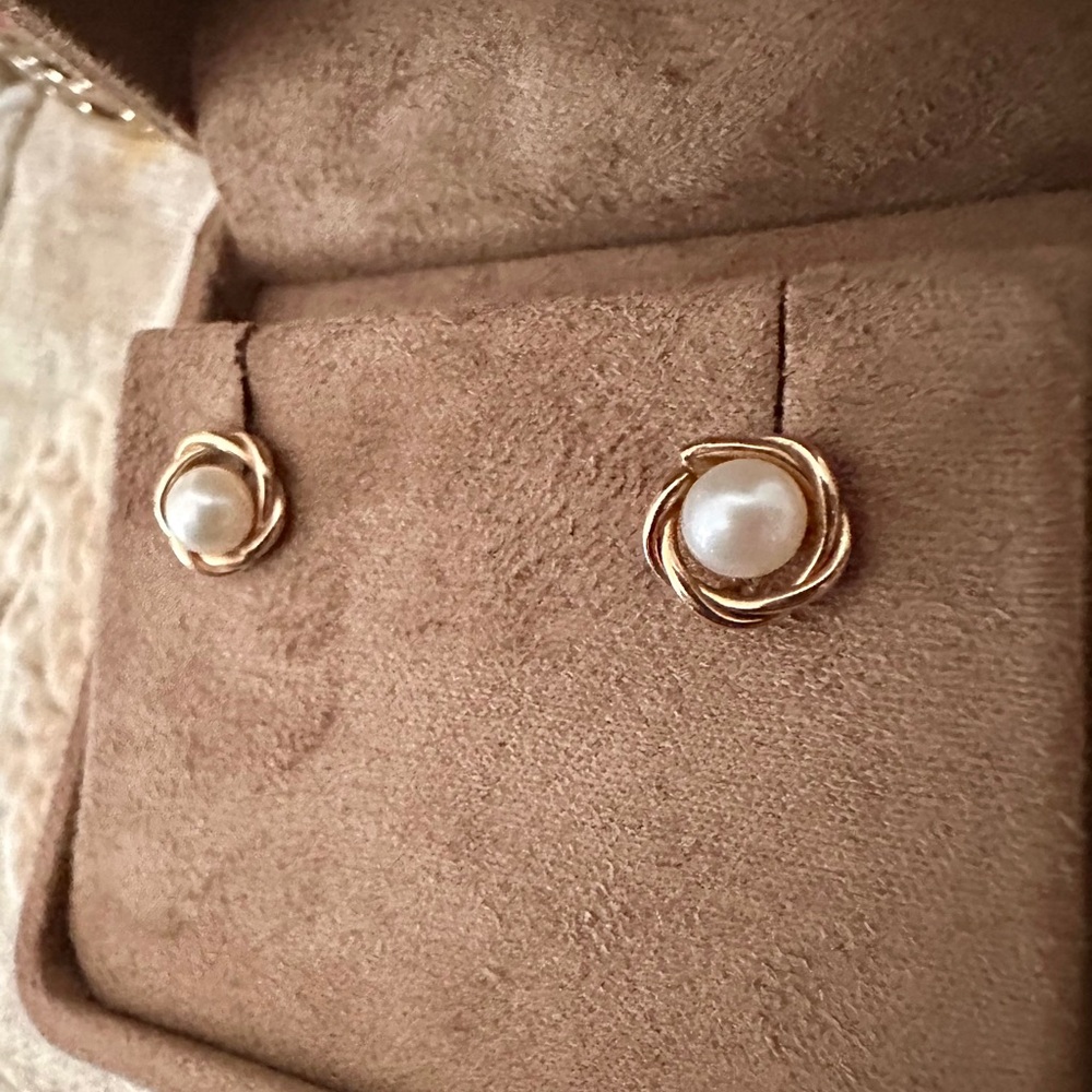 14k SOLID GOLD Pearl Stud Earrings 4.7mm - Picture 7 of 10